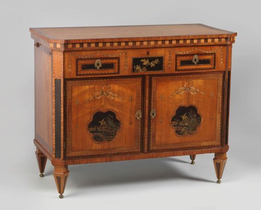 Buffet, veneered with several types of wood and six-lobed lacquer panels on the doors with a landscape featuring houses