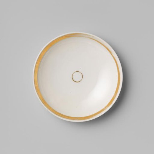 Saucer with a medallion and gold border