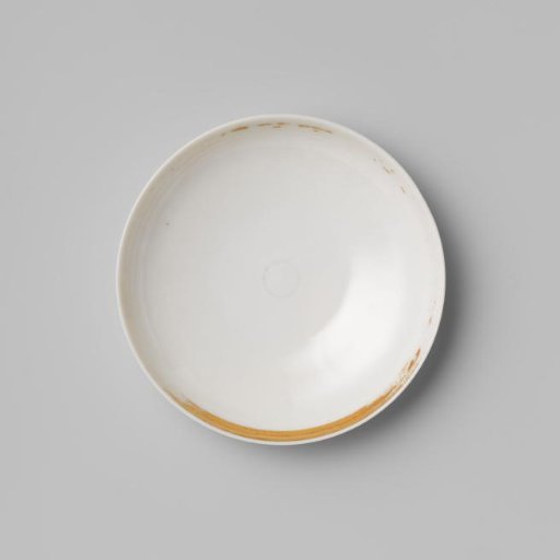 Saucer with a medallion and gold border