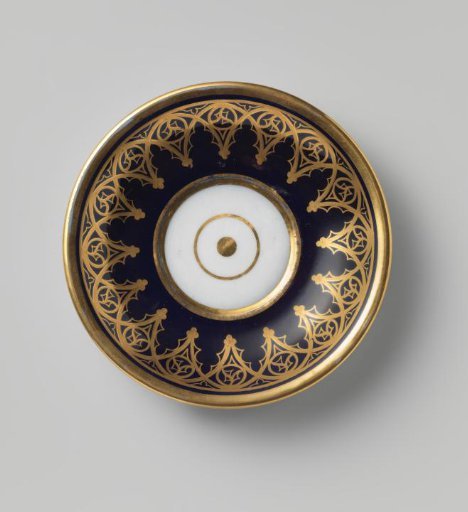 Saucer with a gothic arcade decoration