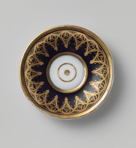 Saucer with a gothic arcade decoration