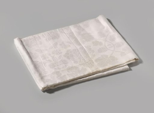Tablecloth of linen damask with coats of arms