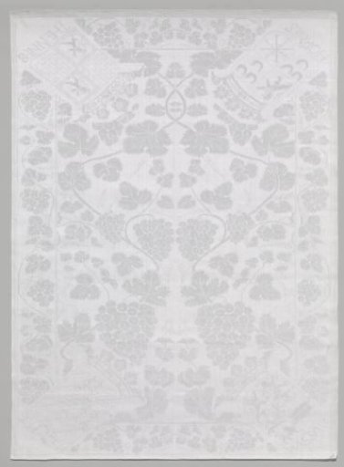 Napkin with grapevines and coats of arms of Nassau, Schagen, Hornes and Thiennes. Marked AVB 13.