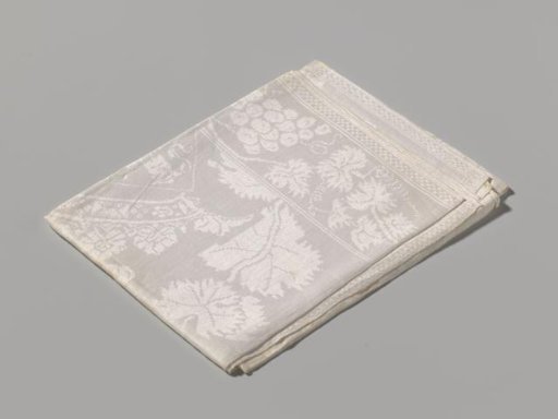Napkin with grapevines and the arms of Nassau, Schagen, Hornes and Ghiennes. Marked AVB 13.