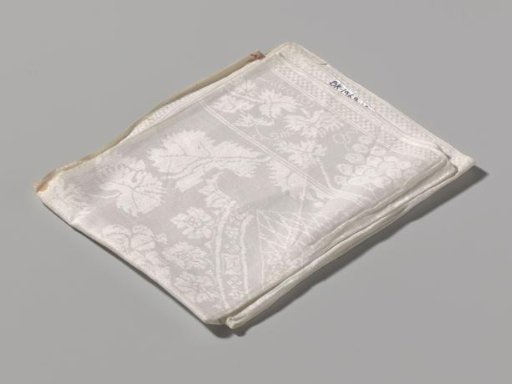 Napkin with grapevines and the arms of Nassau, Schagen, Hornes and Ghiennes. Marked AVB 13.
