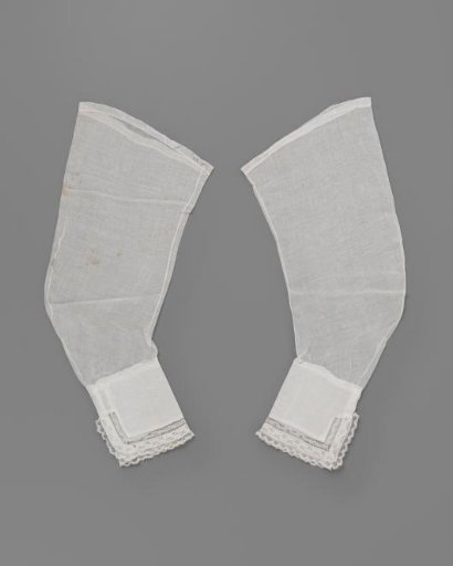 Under-sleeve of glass batiste with a cuff decorated with white work and Valenciennes lace