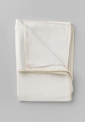 Linen cloth with bobbin lace and open hems