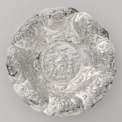 Lobed bowl, eight-lobed. In the center in relief a bacchanal with four children in a landscape.