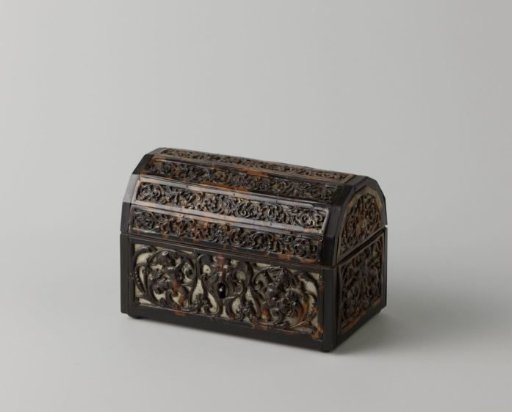 Chest of pine, covered with tortoiseshell on silver foil (?)