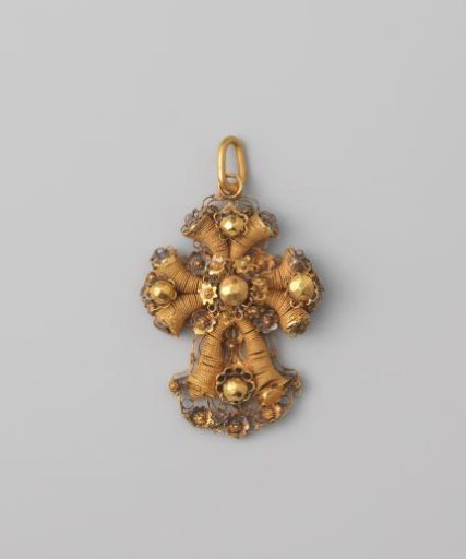 Pendant in the form of a cross formed by horns ending in a rosette