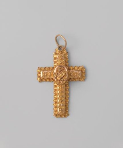 Pendant, mainly formed by filigree Zeeland buttons