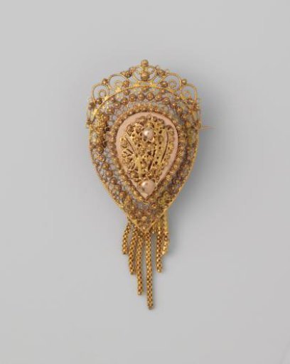 Gold brooch