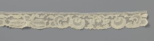 Strip of needle lace with symmetrically decorated ovals