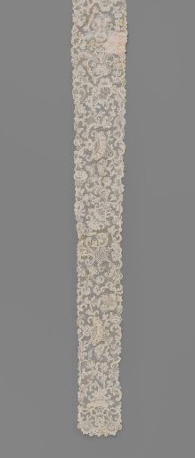 Two sewn-together lace collars of Venise or Burano fin a reséau needle lace