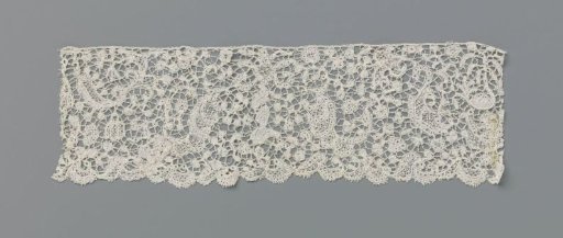 Strip of bobbin lace with female bust