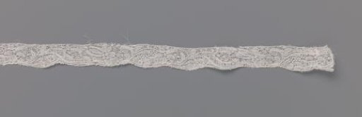 Strip of bobbin lace with plume-shaped flower and star-shaped flower