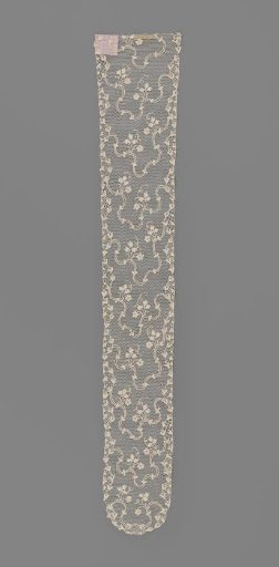 Lace collar of Argentan lace