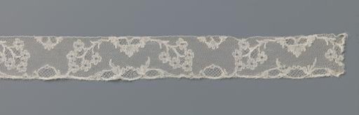 Strip of bobbin lace with an arch of forget-me-nots