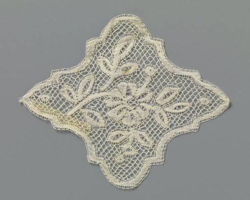 Insert piece of bobbin lace in lobed diamond shape with rose branch