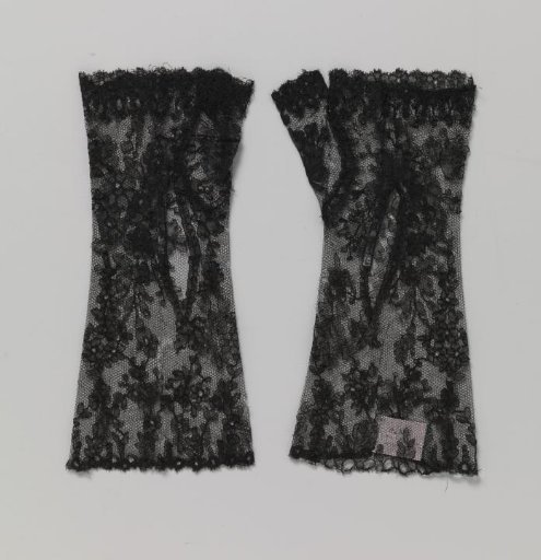 Mitten of black bobbin lace with bouquet of roses and floral garlands