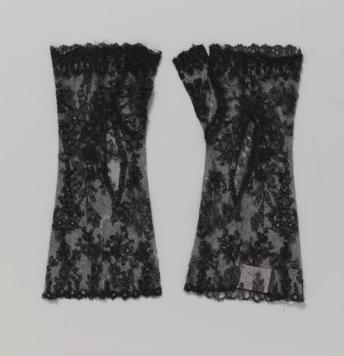 Mitten of black bobbin lace with bouquet of roses and floral garlands