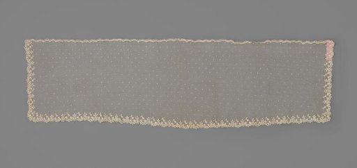 Bonnet veil of bobbin lace on tulle (applied lace)