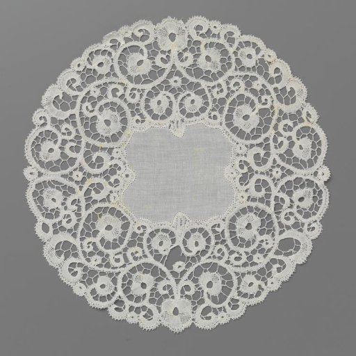 Round cloth of octagonal batiste with a wide border of bobbin lace with hearts formed by scrolling flower vines