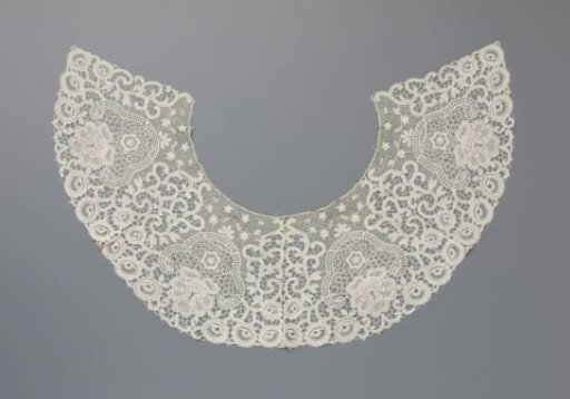 Collar of machine-made lace with four inverted flowerpots with fan flower