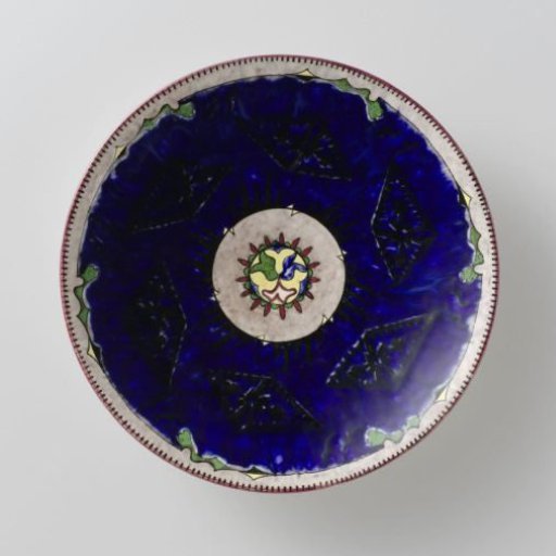 Wall plaque painted with three leaves within a circle