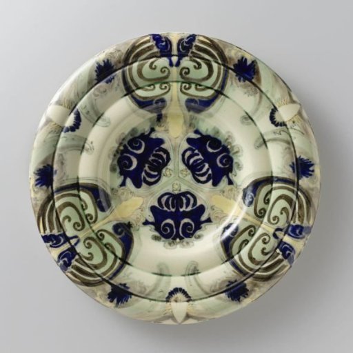 Wall plaque with three floral motifs on the flat