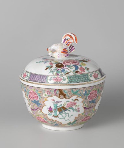 Tureen, painted in famille rose style after a Chinese model