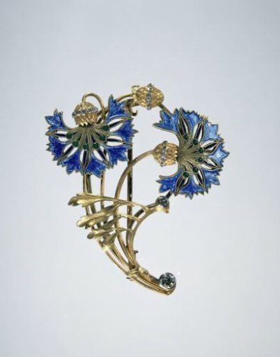 Brooch of gold