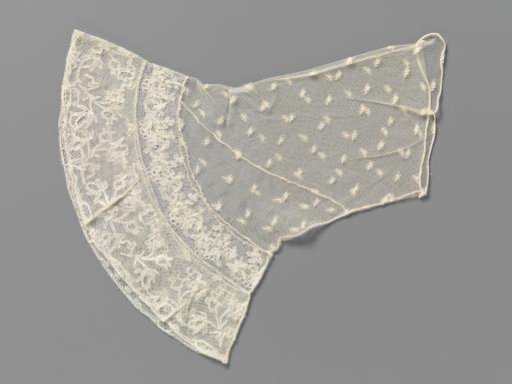 Under-sleeve of lace embroidery with a cuff consisting of two types of bobbin lace