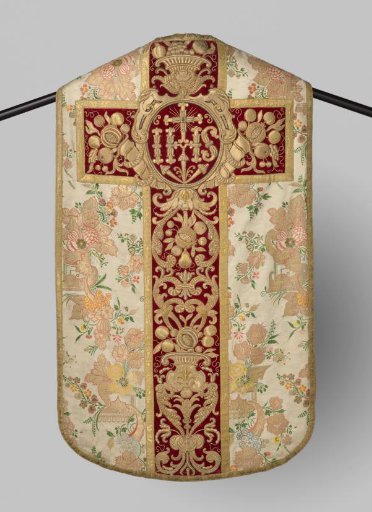 Chasuble of gold brocade and embroidery in gold thread