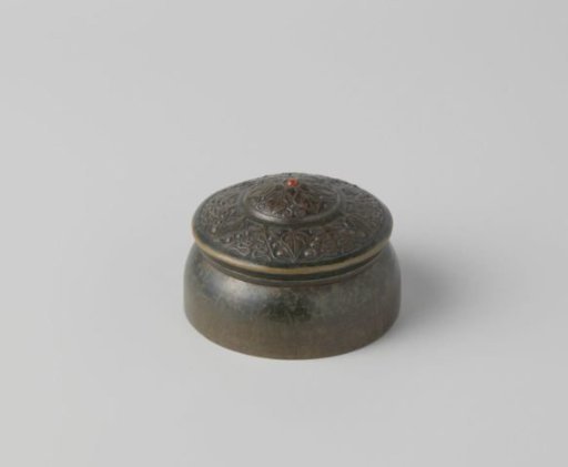 Round box with lid
