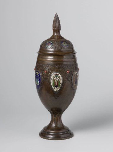 Beaker with lid with six enamelled shields