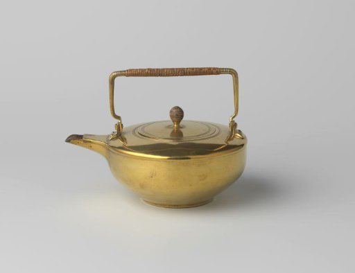 Water kettle with stand