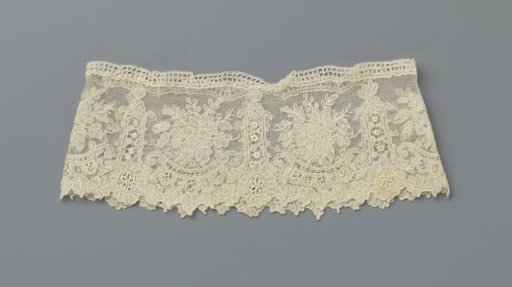 Cuff of needle lace with flower branch in U-shaped cartouche