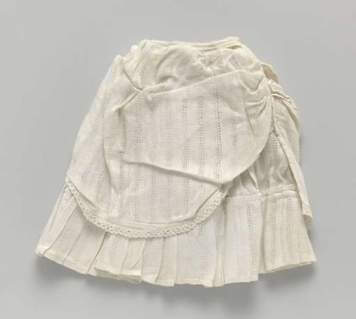 Skirt of white net fabric