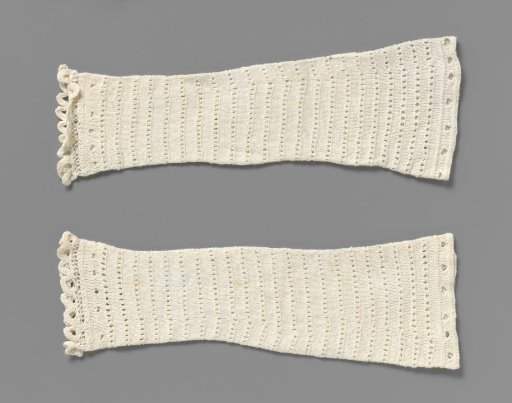 Mittens of white knitted cotton with openwork horizontal stripes, scalloped edge and eyelet edge for a row of buttons