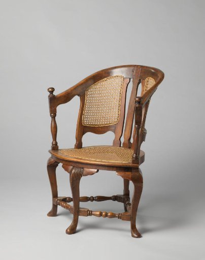 Armchair on a triangular plan