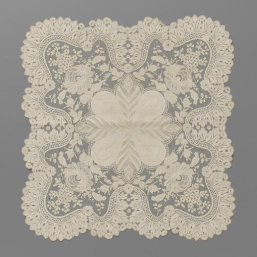 Handkerchief of bobbin lace with drop shapes in the center and roses in the corners