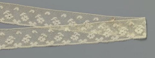 Strip of bobbin lace with rose branches