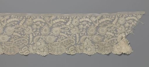Strip of Mixed Lace with Large Flowers