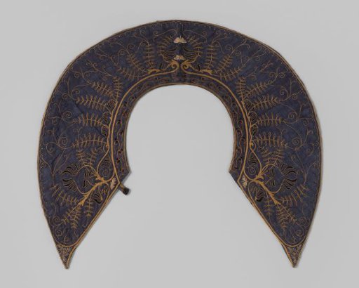 Collar of dark blue shantung, embroidered with silk