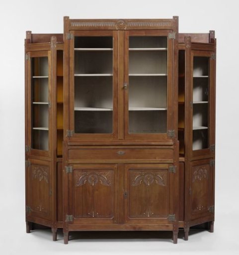 Display case consisting of a central part and two angled side parts with carved floral motifs
