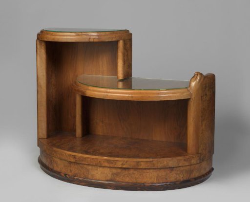 Wall unit with an extra shelf at different heights with a glass cover