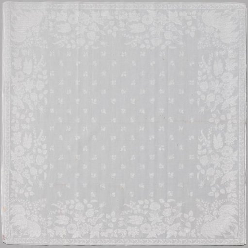 Tablecloth of white linen damask with pattern of scattered fruits