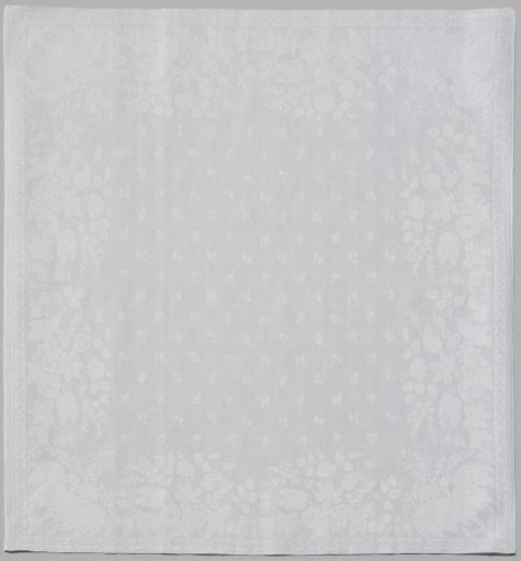 Tablecloth of white linen damask with pattern of scattered fruits