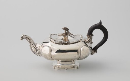Teapot with the alliance coat of arms Nagel-Pallandt